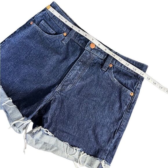 Universal thread vintage midi dark denim jean shorts size 4/27 - Picture 10 of 12